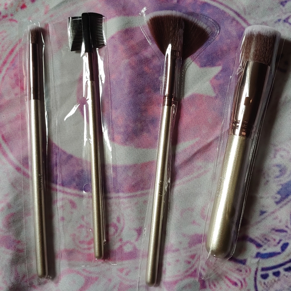 Random Beauty Bundle - Picture 2 of 6